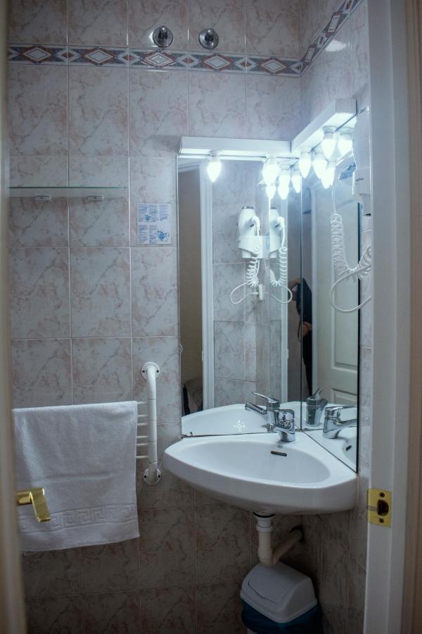 Hostal Artico Madrid Ngoại thất bức ảnh