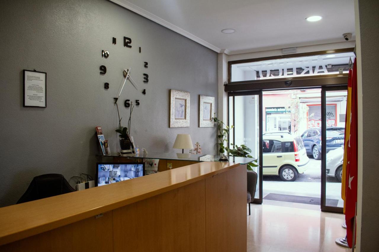 Hostal Artico Madrid Ngoại thất bức ảnh