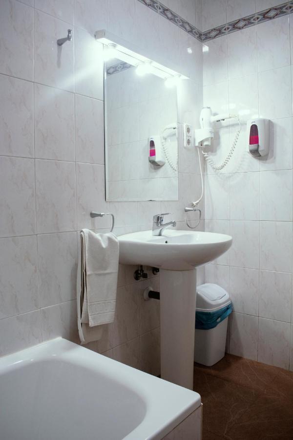 Hostal Artico Madrid Ngoại thất bức ảnh