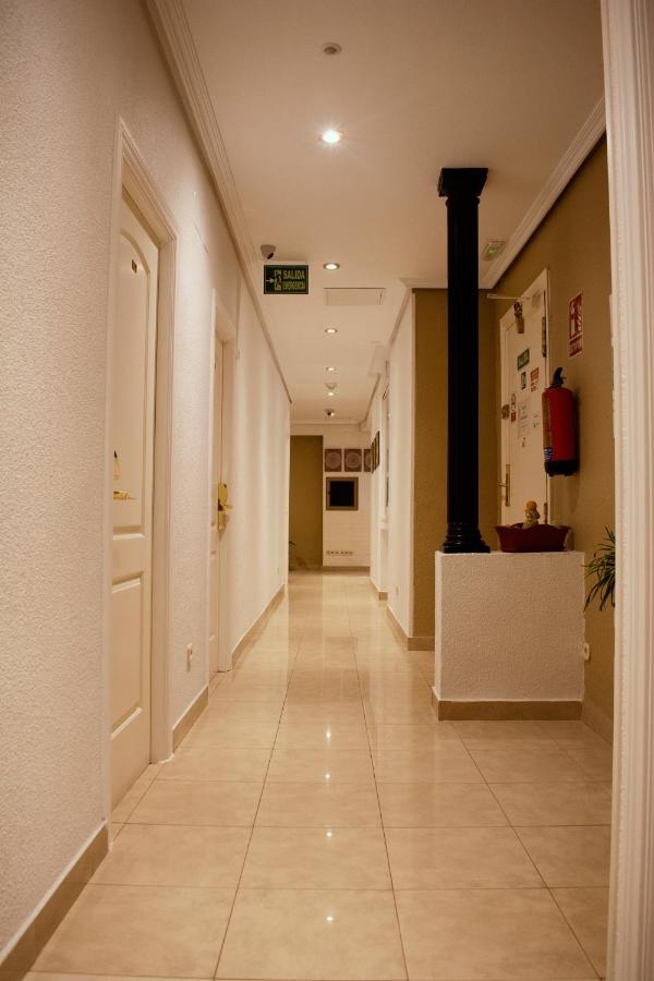 Hostal Artico Madrid Ngoại thất bức ảnh